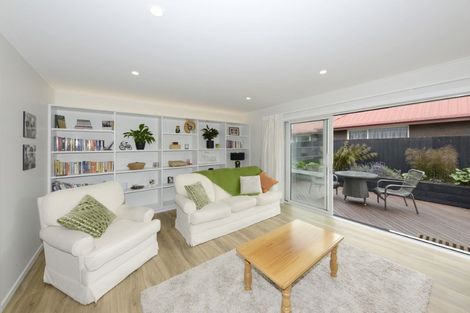 Photo of property in 11 Ludecke Place, Sockburn, Christchurch, 8042
