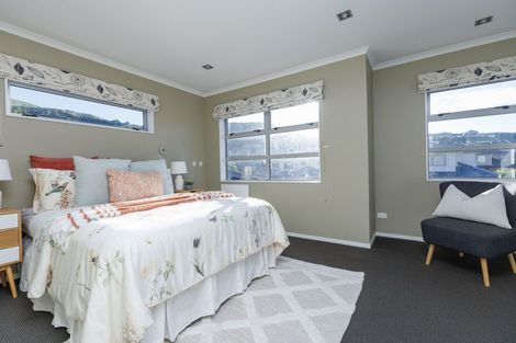 Photo of property in 11 Yarnbrook Grove, Churton Park, Wellington, 6037