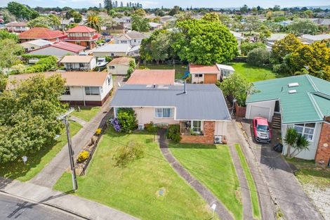 Photo of property in 10 Clendon Place, Manurewa, Auckland, 2102