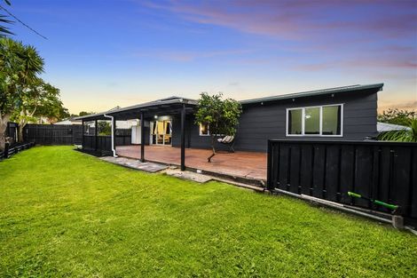 Photo of property in 20 Crosby Road, West Harbour, Auckland, 0618