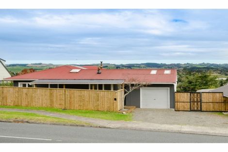 Photo of property in 69 Garfield Road, Helensville, 0800