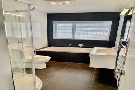 Photo of property in 20 Papa Orchard Drive, Kumeu, 0810