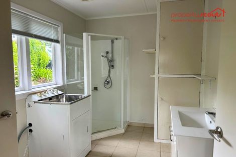 Photo of property in 1/12 Holiday Road, Stanmore Bay, Whangaparaoa, 0932