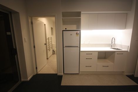 Photo of property in 3/104 East Coast Road, Forrest Hill, Auckland, 0620