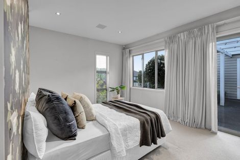 Photo of property in 1 Gleneagles Way, Waiwhakaiho, New Plymouth, 4312