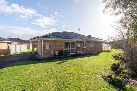Photo of property in 43 Sovereign Isle Lane, Rototuna, Hamilton, 3210