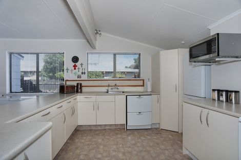 Photo of property in 11 Oaklea Avenue, Marton, 4710