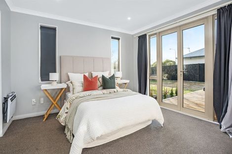 Photo of property in 32 Linkwater Way, Parklands, Christchurch, 8083