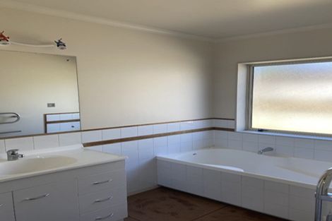 Photo of property in 32 Penrod Drive, Bell Block, New Plymouth, 4312
