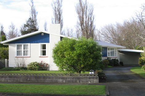 Photo of property in 73 Ruamahanga Crescent, Terrace End, Palmerston North, 4410