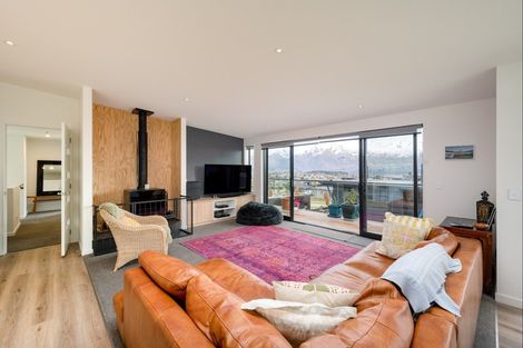 Photo of property in 9 Barclay Place, Wanaka, 9305