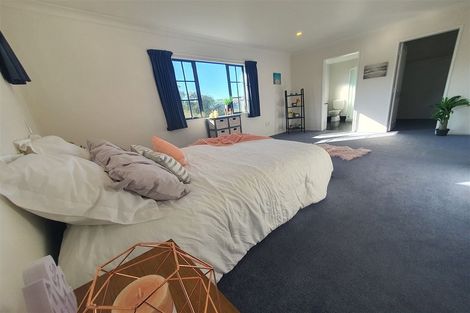 Photo of property in 17 Claverton Grove, Churton Park, Wellington, 6037