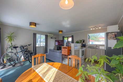 Photo of property in 6 Walton Place, Ngatea, 3503
