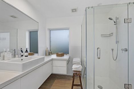 Photo of property in 39 Eastcliffe Road, Castor Bay, Auckland, 0620