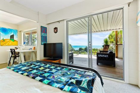 Photo of property in 52 Domain Crescent, Muriwai, Waimauku, 0881
