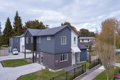 Photo of property in 4/9 Hibiscus Avenue, Hamilton Lake, Hamilton, 3204