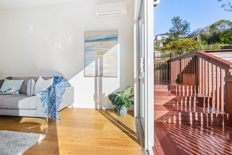 Photo of property in 16 Para Close, Fairview Heights, Auckland, 0632