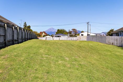 Photo of property in 11 Banks Street, Marfell, New Plymouth, 4310