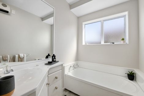 Photo of property in 29f2- Lane Street, Wallaceville, Upper Hutt, 5018