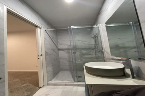 Photo of property in 3/10 Vinifera Place, Fairview Heights, Auckland, 0632