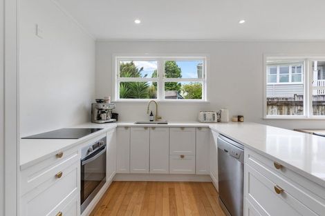 Photo of property in 24 Gill Avenue, Te Atatu Peninsula, Auckland, 0610