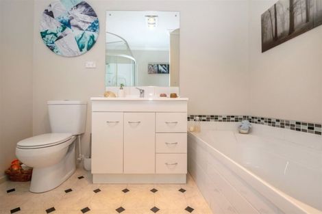 Photo of property in 18 Cubitt Street, Blenheim, 7201