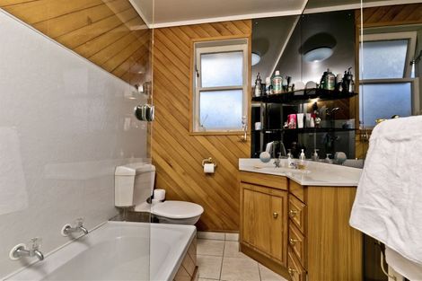Photo of property in 11 Preston Avenue, Henderson, Auckland, 0610