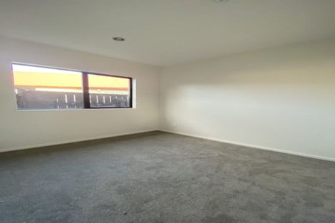 Photo of property in 37 Seaward Place, Wattle Downs, Auckland, 2103