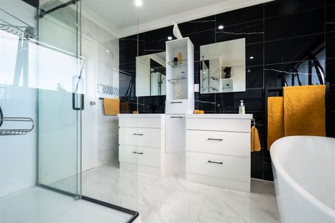 Photo of property in 161 Luckens Road, West Harbour, Auckland, 0618