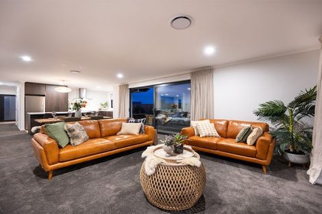 Photo of property in 9 Vogwill Road, Kumeu, 0810