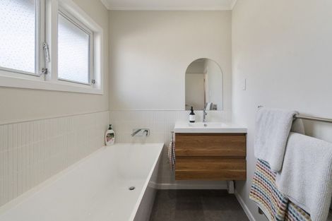 Photo of property in 18 Tararua Terrace, Cloverlea, Palmerston North, 4412