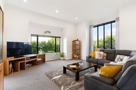 Photo of property in 69 Maka Terrace, Orewa, 0931