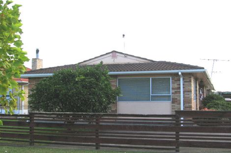 Photo of property in 3/152 Lincoln Road, Henderson, Auckland, 0610