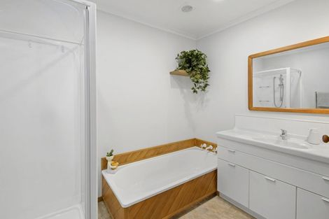 Photo of property in 2/9a Kingham Place, Avonhead, Christchurch, 8042