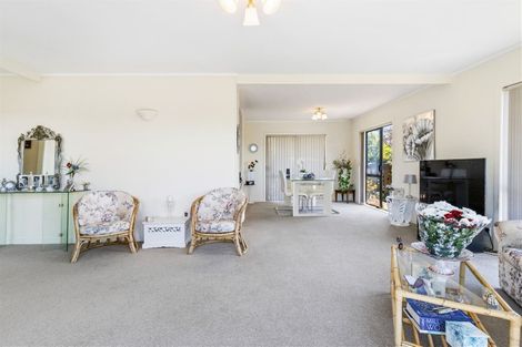 Photo of property in 101 Colwill Road, Massey, Auckland, 0614