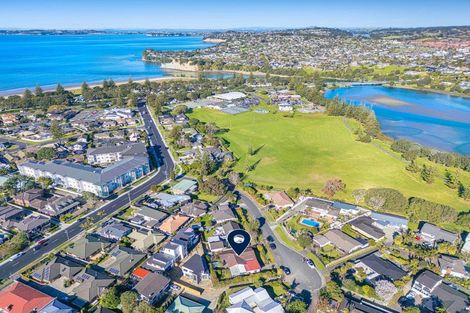 Photo of property in 5 Edgewater Grove, Orewa, 0931