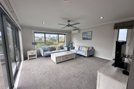 Photo of property in 24 Kiteroa Terrace, Rothesay Bay, Auckland, 0630