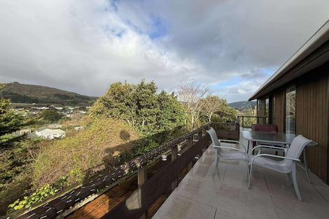 Photo of property in 27 Rembrandt Avenue, Tawa, Wellington, 5028