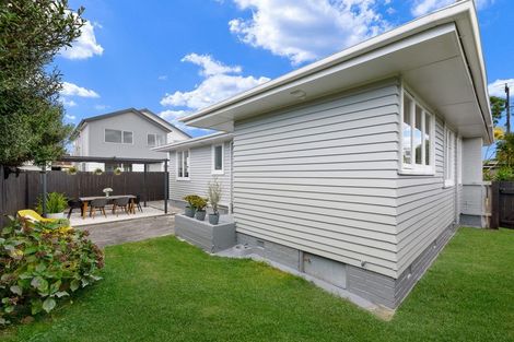 Photo of property in 13 Stokes Avenue, Te Atatu Peninsula, Auckland, 0610