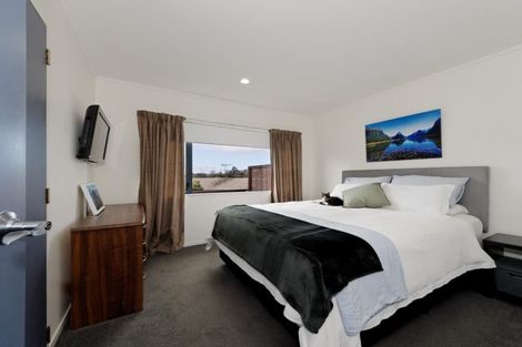 Photo of property in 6 Cloghan Close, Massey, Auckland, 0614