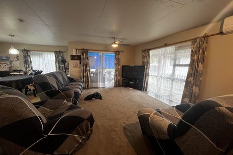 Photo of property in 20 Ocean View Road, Northcote, Auckland, 0627