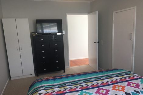 Photo of property in 71 Barrys Road, Glendene, Auckland, 0602