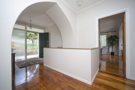 Photo of property in 28 Minnehaha Avenue, Titirangi, Auckland, 0604