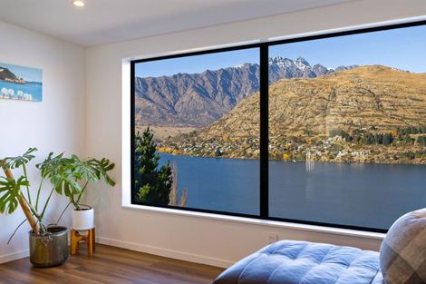 Photo of property in 22 Golden Terrace, Queenstown, 9300