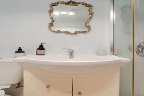 Photo of property in 84 Park Road, Titirangi, Auckland, 0604