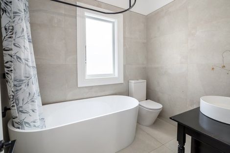 Photo of property in 250 Main Street, Greytown, 5712