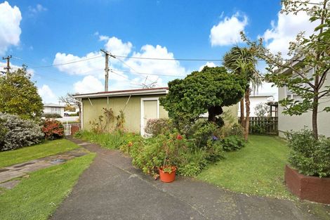Photo of property in 5 Gloag Street, Waverley, 4510