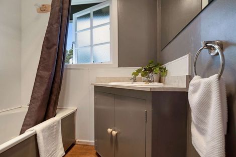 Photo of property in 10 Jarmey Place, Mangakakahi, Rotorua, 3015