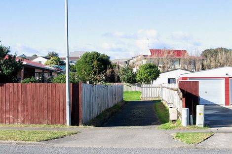 Photo of property in 92 Queens Road, Waikanae Beach, Waikanae, 5036