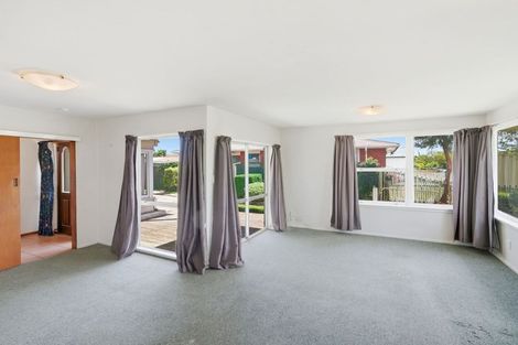 Photo of property in 15 Wychwood Crescent, Bishopdale, Christchurch, 8053